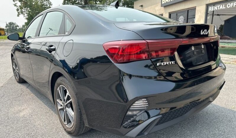 2022 Kia Forte LXS full