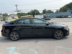 2022 Kia Forte LXS full