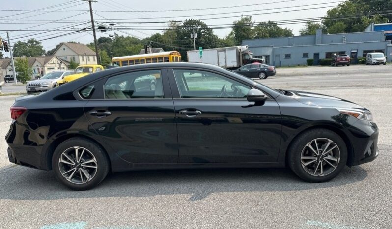 2022 Kia Forte LXS full